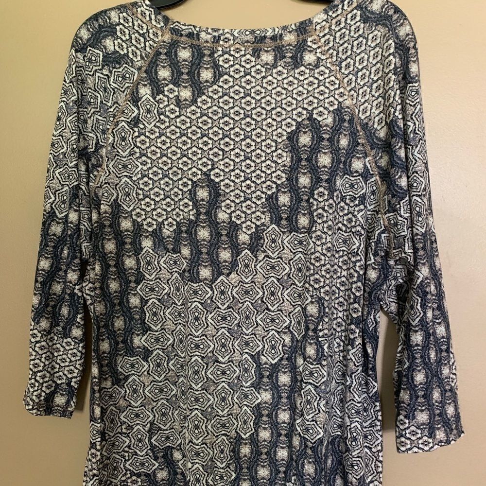 blouse - Picture 3 of 3